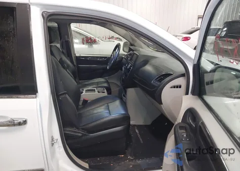 2016 Chrysler Town & Country Touring z USA, uszkodzony, nr VIN 2C4RC1BG1GR261412